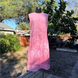 1960s/70s Vintage Pink Floral Paisley Embroidered Shift Dress